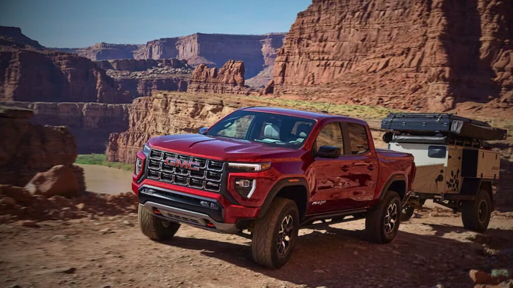 6 Huge Reasons to Wait for the 2025 GMC Canyon Dal Motors